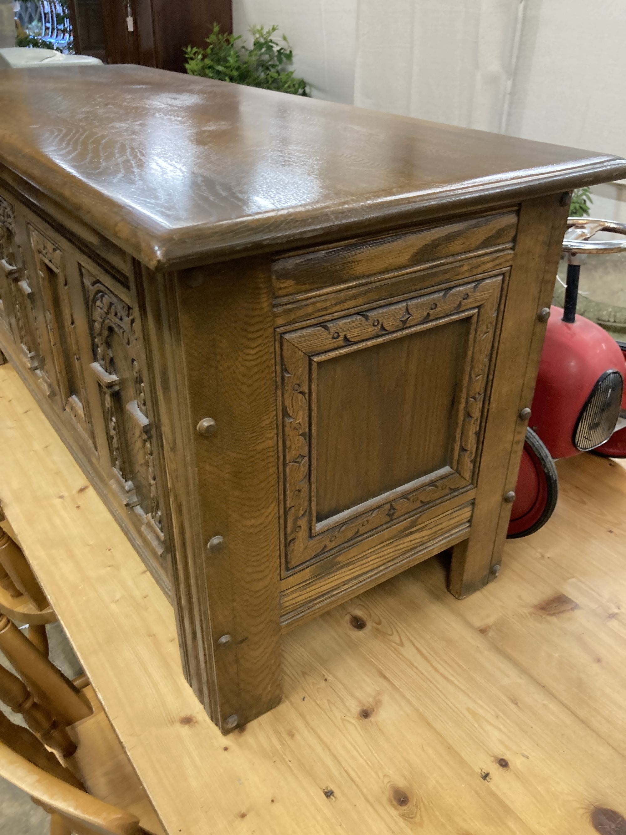 An 18th century style oak coffer, length 114cm, depth 44cm, height 52cm